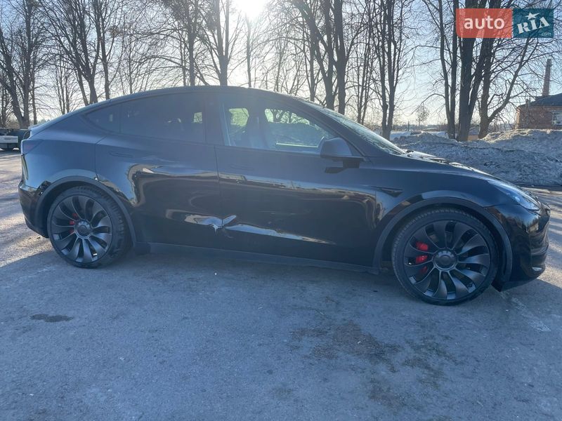 Позашляховик / Кросовер Tesla Model Y 2024 в Рівному фото 4 Позашляховик / Кросовер Tesla Model Y 2024 в Рівному