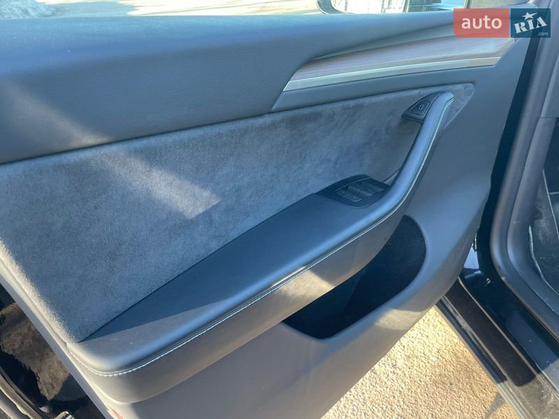 Позашляховик / Кросовер Tesla Model Y 2024 в Рівному фото 15 Позашляховик / Кросовер Tesla Model Y 2024 в Рівному
