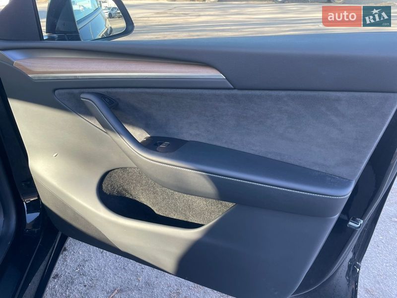 Позашляховик / Кросовер Tesla Model Y 2024 в Рівному фото 16 Позашляховик / Кросовер Tesla Model Y 2024 в Рівному