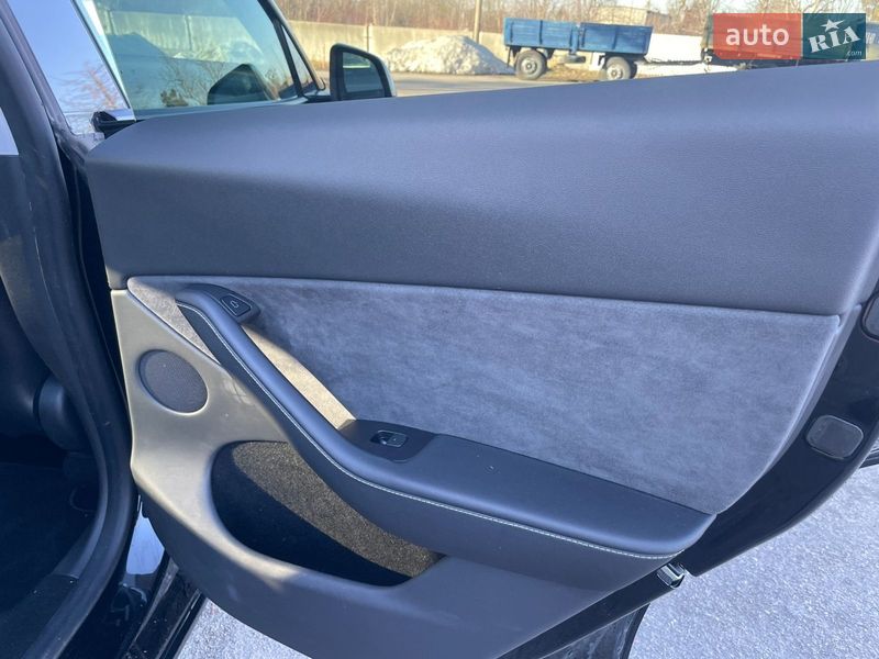 Позашляховик / Кросовер Tesla Model Y 2024 в Рівному фото 18 Позашляховик / Кросовер Tesla Model Y 2024 в Рівному