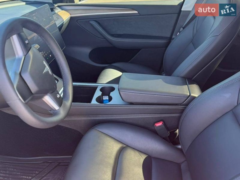 Внедорожник / Кроссовер Tesla Model Y 2024 в Киеве