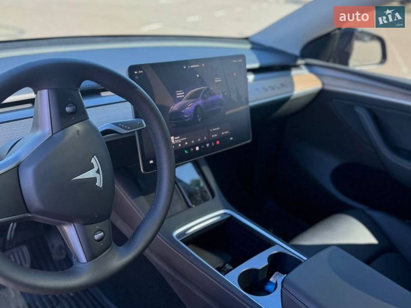 Внедорожник / Кроссовер Tesla Model Y 2024 в Киеве