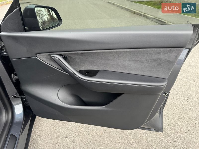 Внедорожник / Кроссовер Tesla Model Y 2021 в Днепре