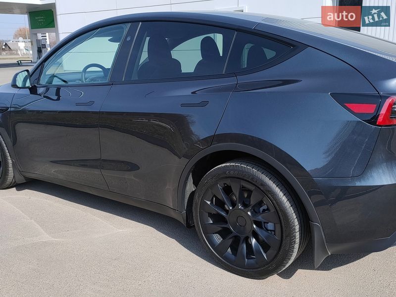 Внедорожник / Кроссовер Tesla Model Y 2025 в Киеве