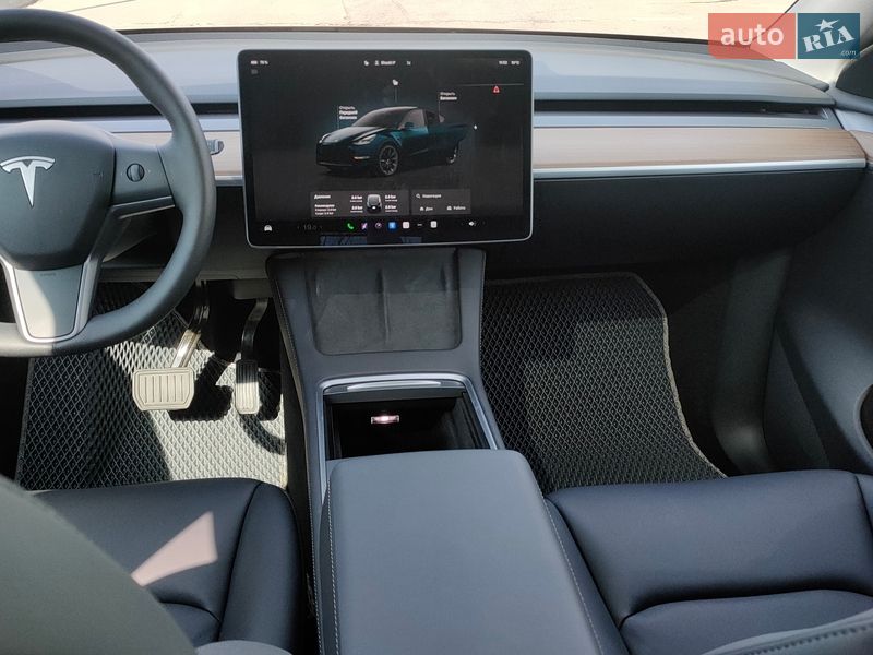 Внедорожник / Кроссовер Tesla Model Y 2025 в Киеве