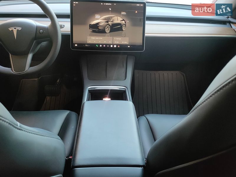 Внедорожник / Кроссовер Tesla Model Y 2025 в Киеве