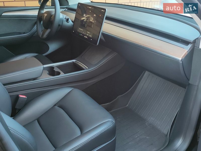 Внедорожник / Кроссовер Tesla Model Y 2025 в Киеве