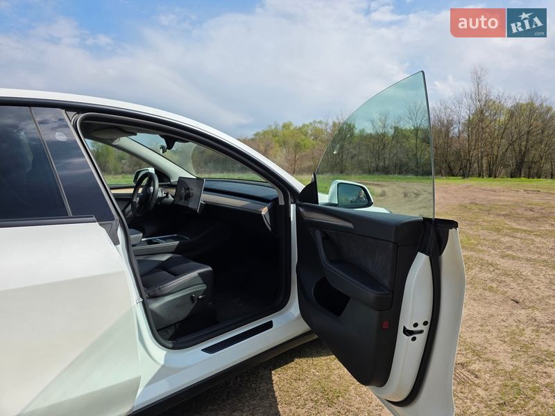Позашляховик / Кросовер Tesla Model Y 2024 в Дніпрі фото 3 Позашляховик / Кросовер Tesla Model Y 2024 в Дніпрі