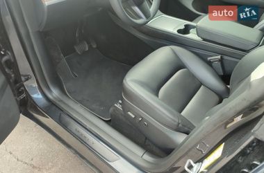 Внедорожник / Кроссовер Tesla Model Y 2024 в Киеве