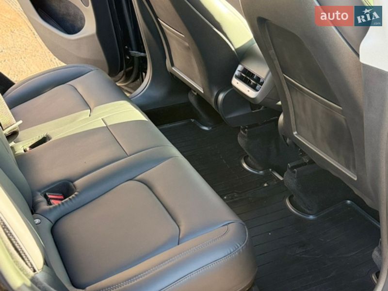 Внедорожник / Кроссовер Tesla Model Y 2024 в Львове