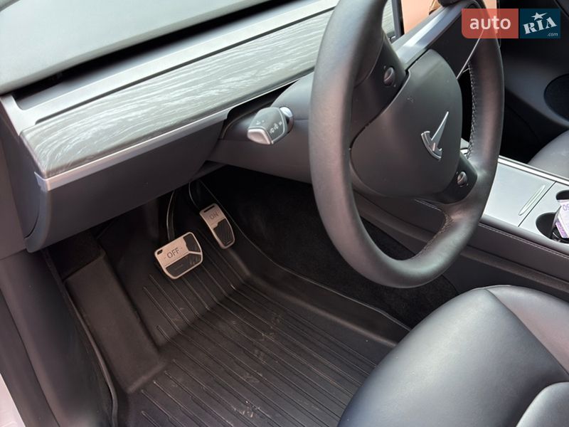 Внедорожник / Кроссовер Tesla Model Y 2023 в Киеве