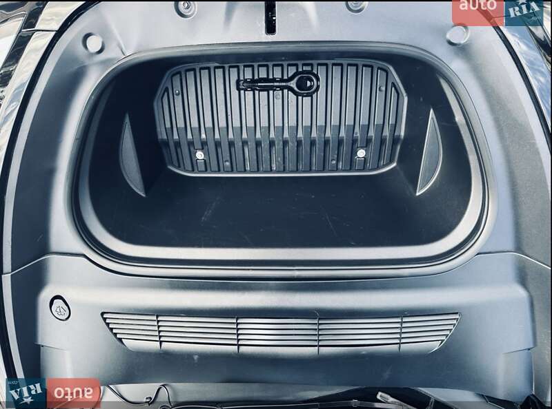 Внедорожник / Кроссовер Tesla Model Y 2022 в Киеве