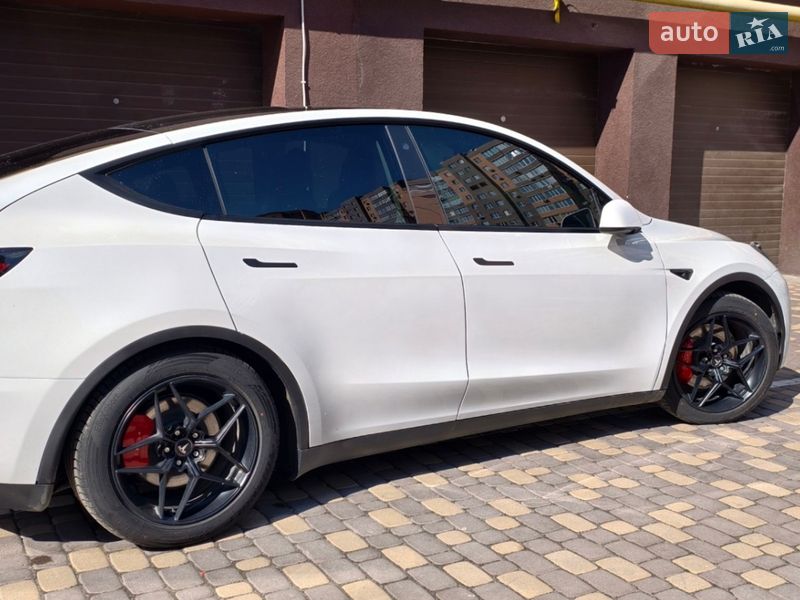 Внедорожник / Кроссовер Tesla Model Y 2023 в Виннице