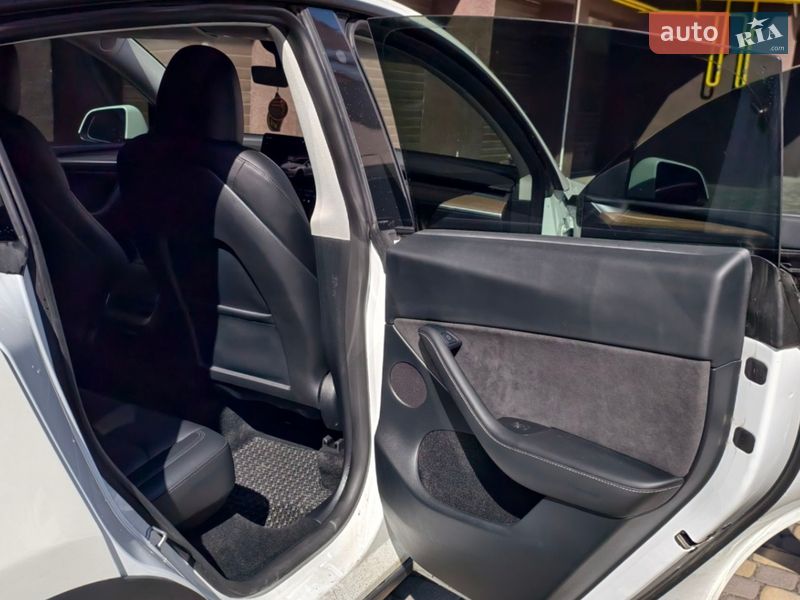 Внедорожник / Кроссовер Tesla Model Y 2023 в Виннице