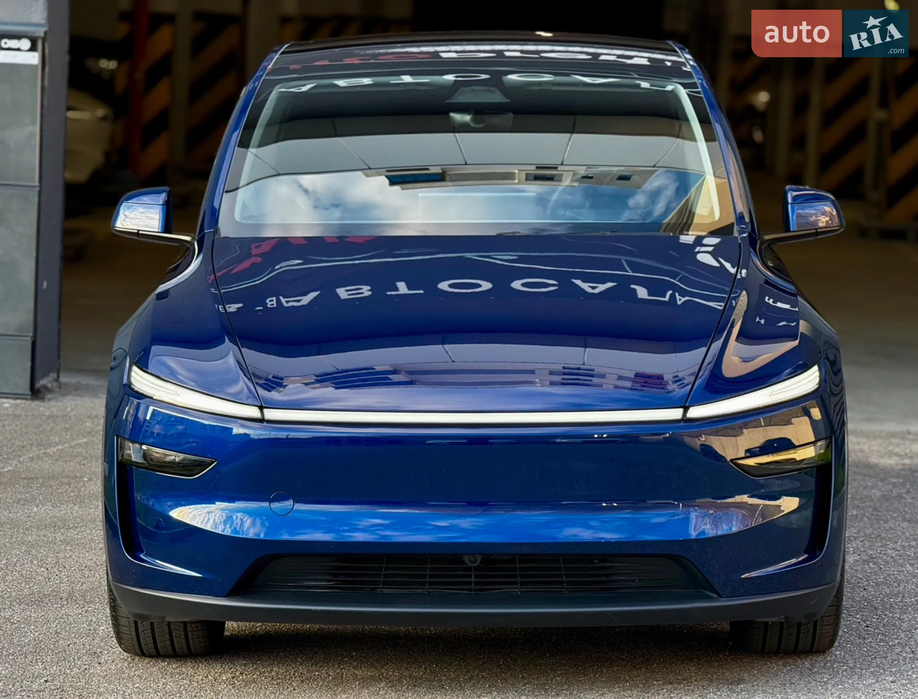 2025 Tesla Model Y - мініатюра 5