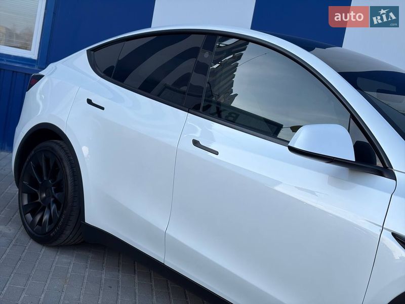 Внедорожник / Кроссовер Tesla Model Y 2024 в Дрогобыче