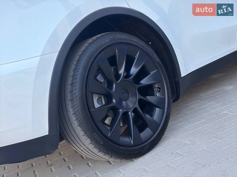 Внедорожник / Кроссовер Tesla Model Y 2024 в Дрогобыче