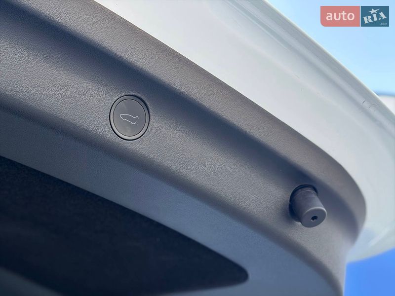 Внедорожник / Кроссовер Tesla Model Y 2024 в Дрогобыче