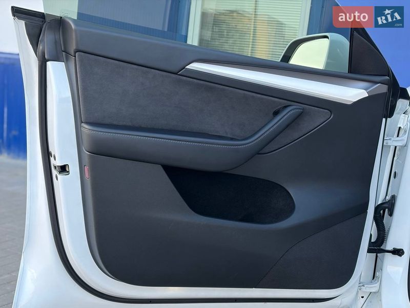 Внедорожник / Кроссовер Tesla Model Y 2024 в Дрогобыче