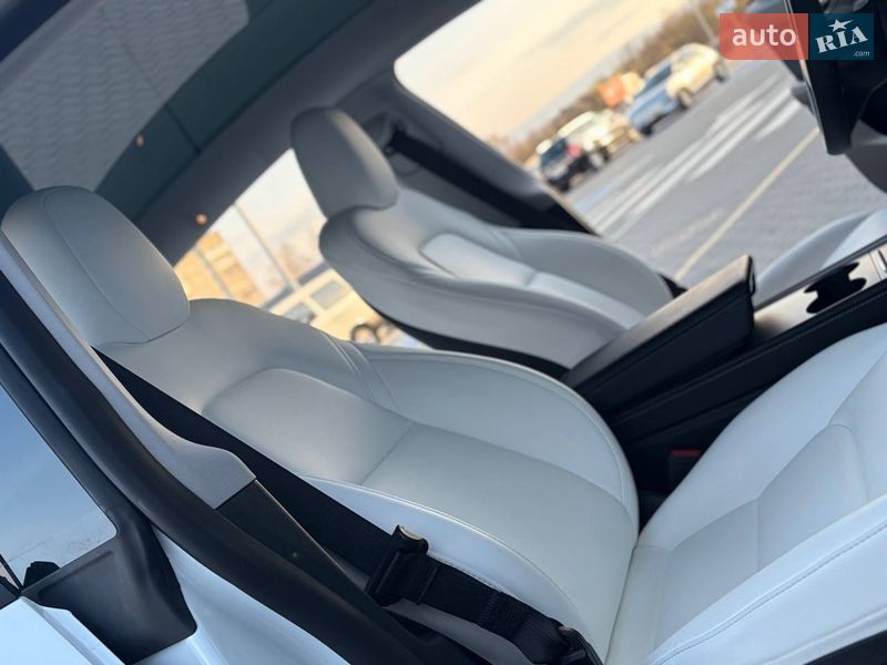 Внедорожник / Кроссовер Tesla Model Y 2024 в Дрогобыче