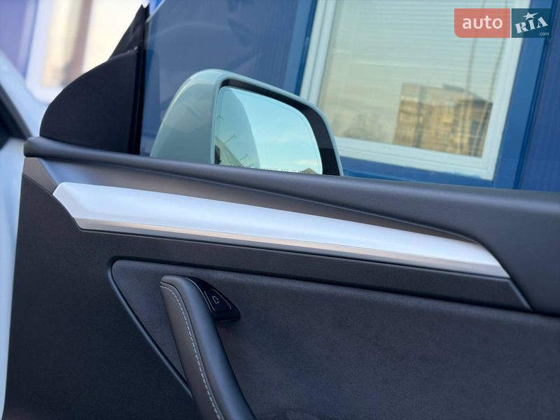 Внедорожник / Кроссовер Tesla Model Y 2024 в Дрогобыче