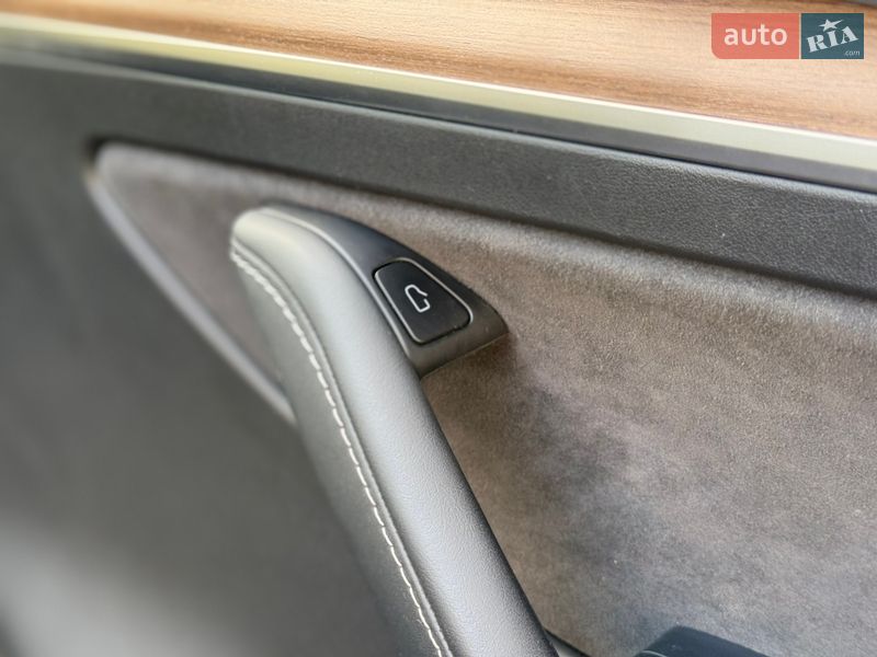 Внедорожник / Кроссовер Tesla Model Y 2023 в Харькове