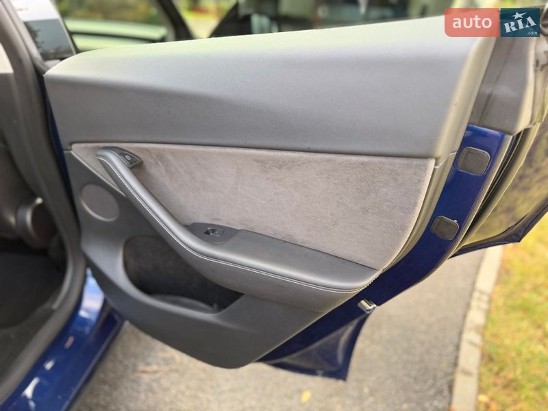 Внедорожник / Кроссовер Tesla Model Y 2023 в Харькове