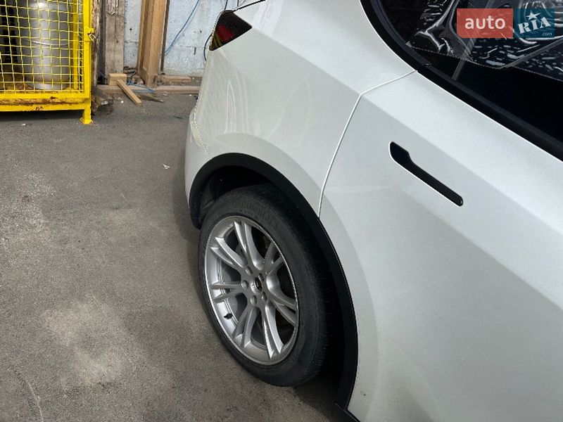 Позашляховик / Кросовер Tesla Model Y 2023 в Києві