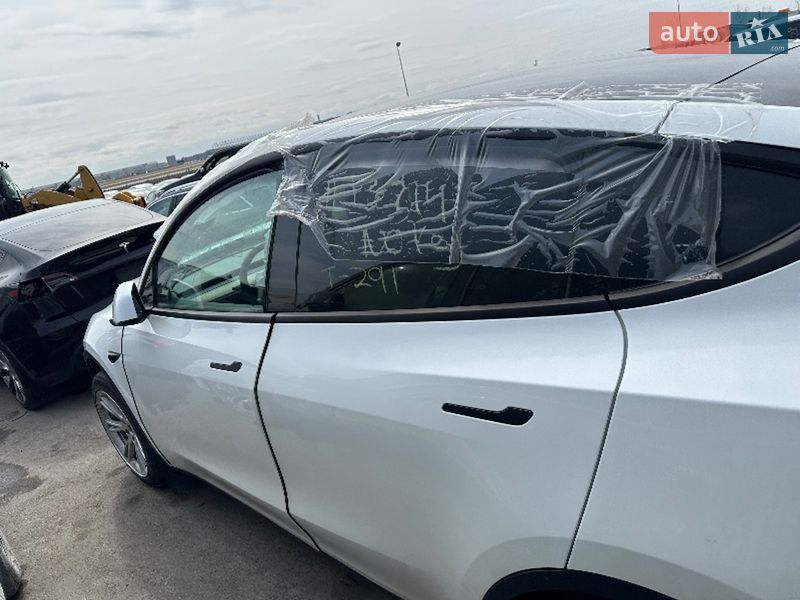 Позашляховик / Кросовер Tesla Model Y 2023 в Києві