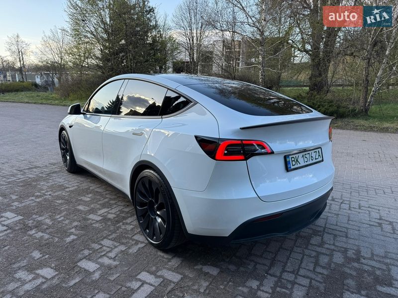 Внедорожник / Кроссовер Tesla Model Y 2024 в Ровно