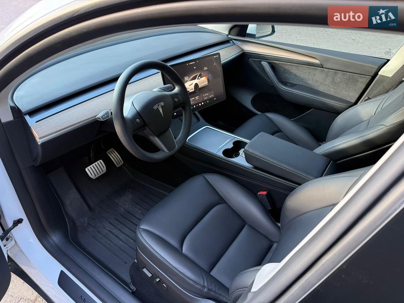 Внедорожник / Кроссовер Tesla Model Y 2024 в Ровно
