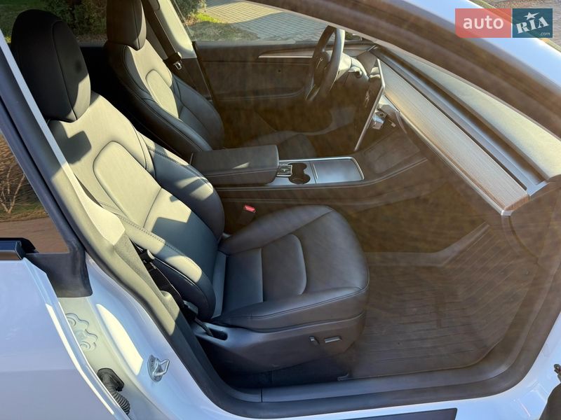 Внедорожник / Кроссовер Tesla Model Y 2024 в Ровно