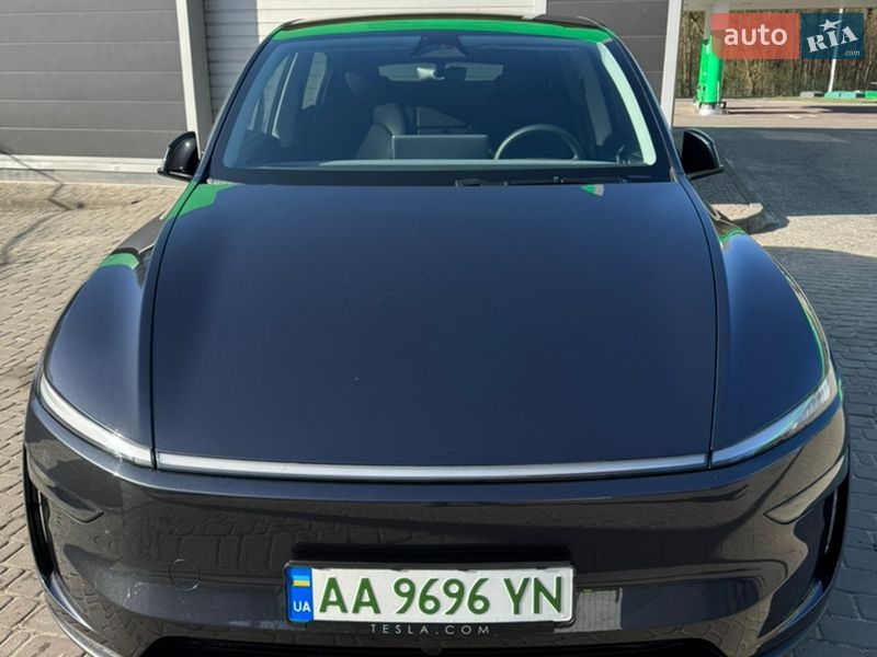 Позашляховик / Кросовер Tesla Model Y 2025 в Києві