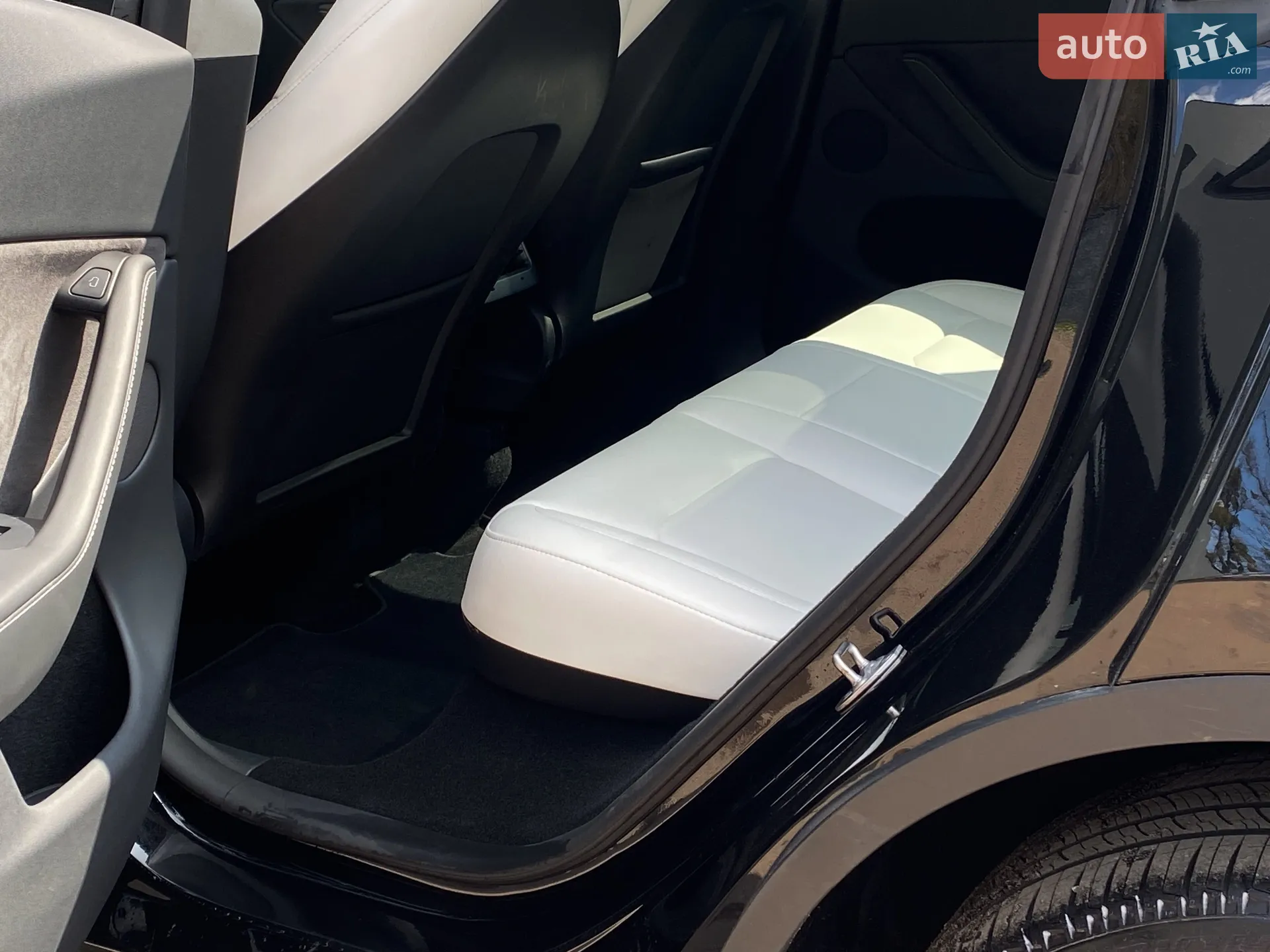 2024 Tesla Model Y - мініатюра 15