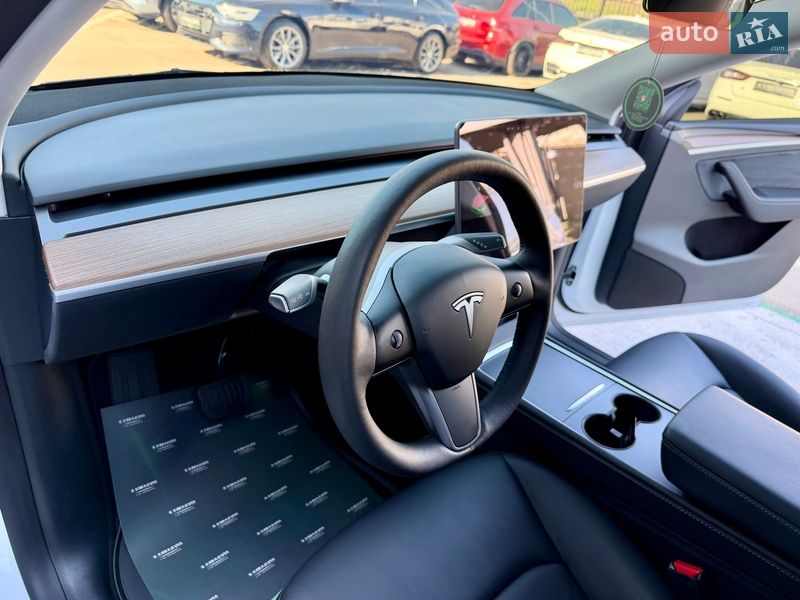 Внедорожник / Кроссовер Tesla Model Y 2023 в Киеве