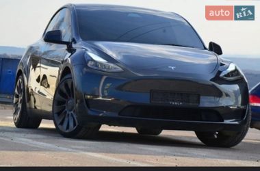 Позашляховик / Кросовер Tesla Model Y 2024 в Львові