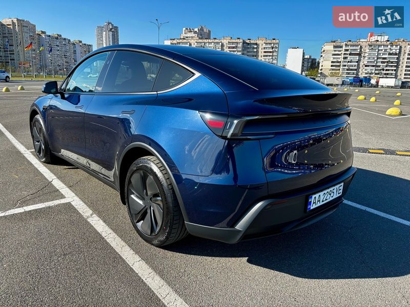 Внедорожник / Кроссовер Tesla Model Y 2025 в Киеве