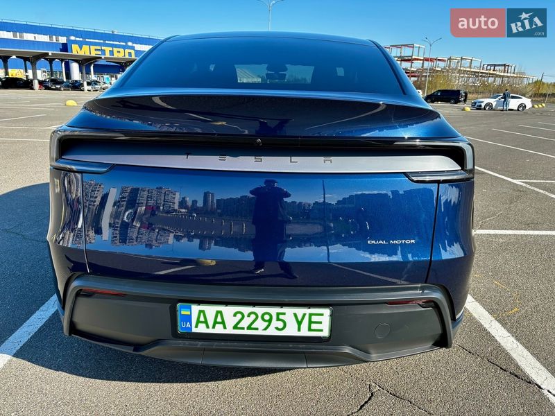 Внедорожник / Кроссовер Tesla Model Y 2025 в Киеве