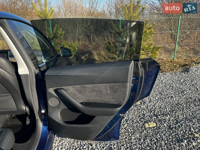 Внедорожник / Кроссовер Tesla Model Y 2023 в Львове