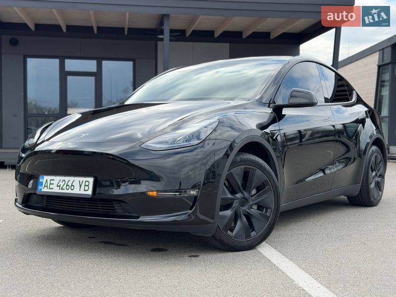 Tesla Model Y 2024