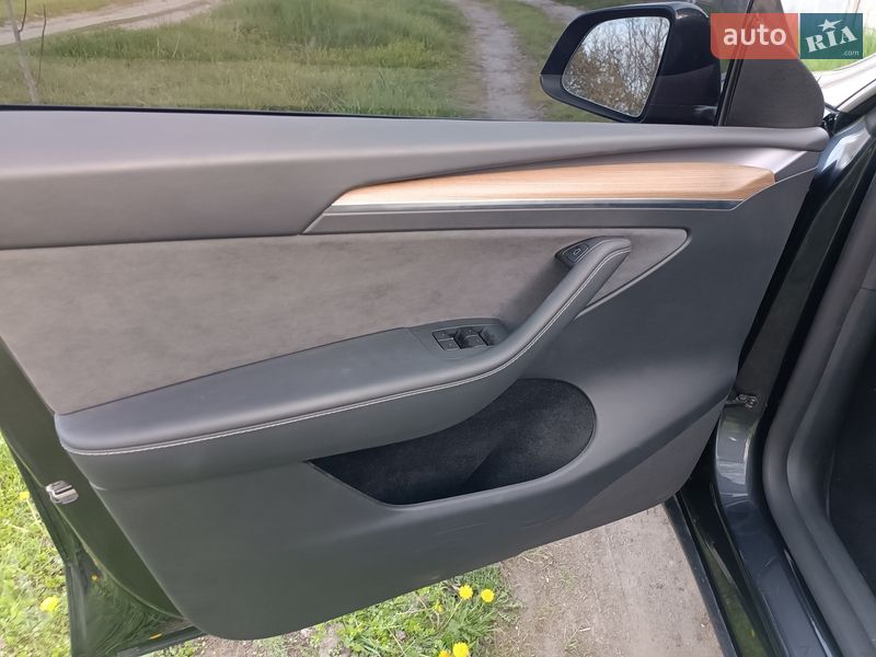 Внедорожник / Кроссовер Tesla Model Y 2025 в Днепре