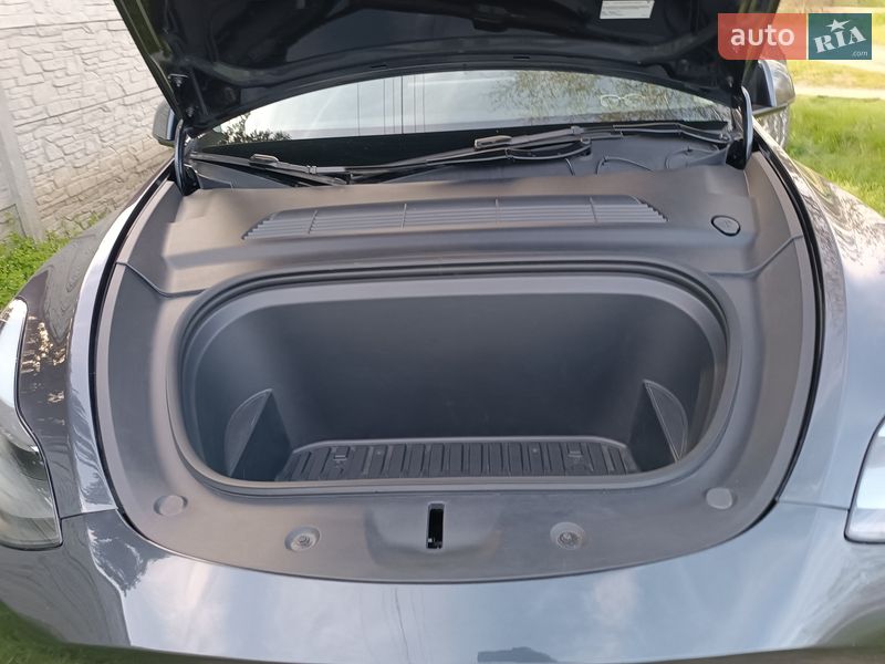 Внедорожник / Кроссовер Tesla Model Y 2025 в Днепре