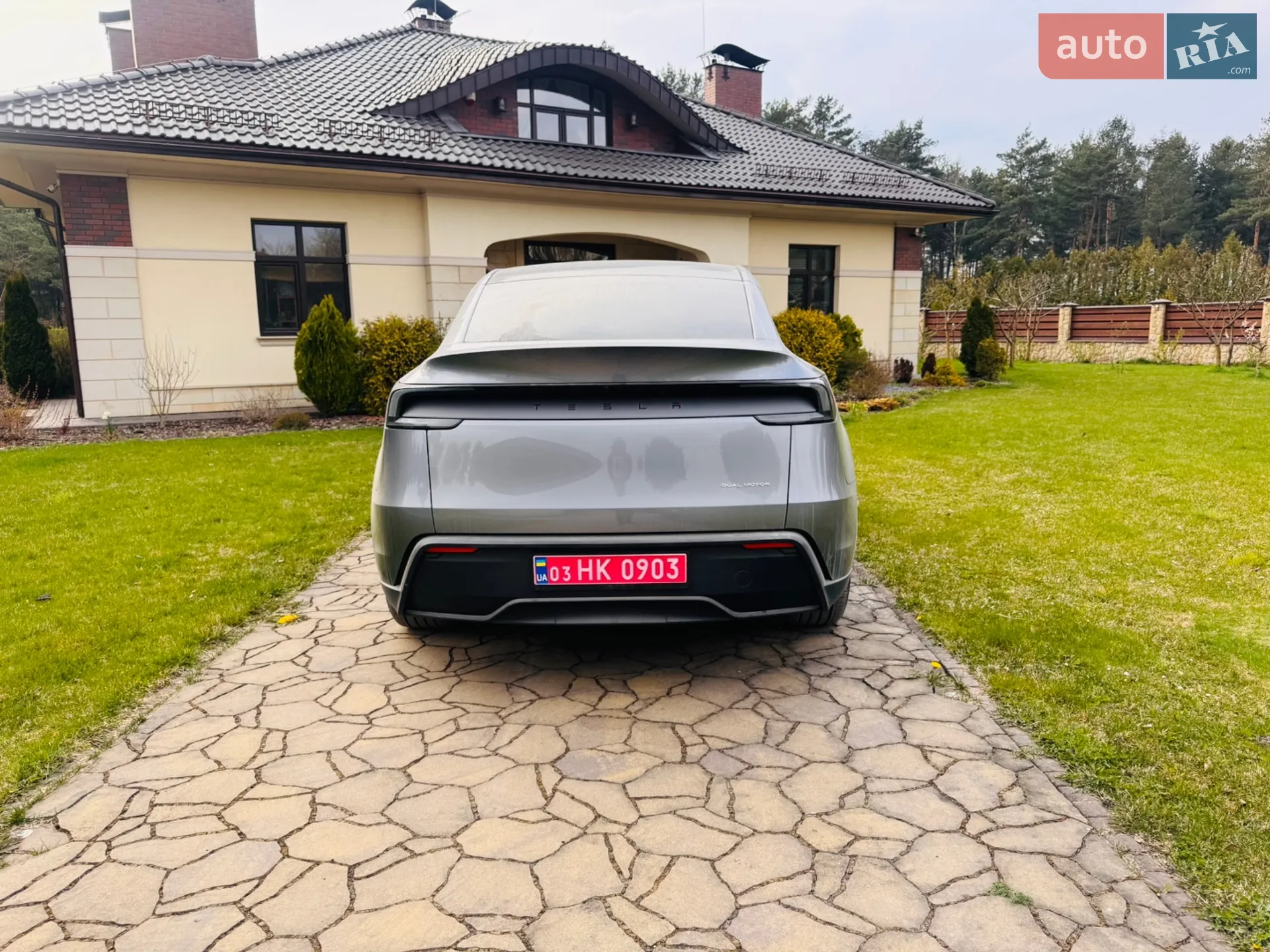 2025 Tesla Model Y - мініатюра 6