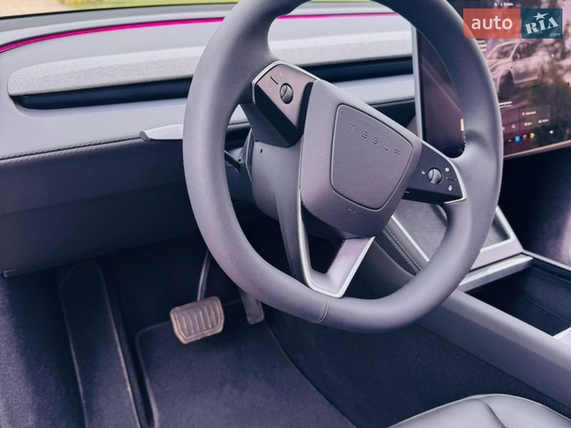 Внедорожник / Кроссовер Tesla Model Y 2025 в Львове