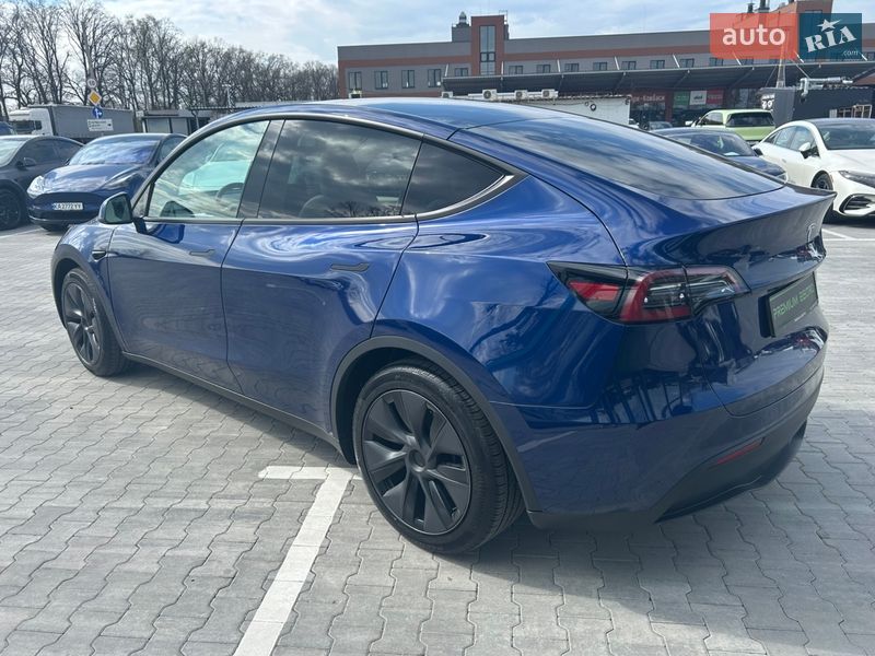 Внедорожник / Кроссовер Tesla Model Y 2024 в Киеве