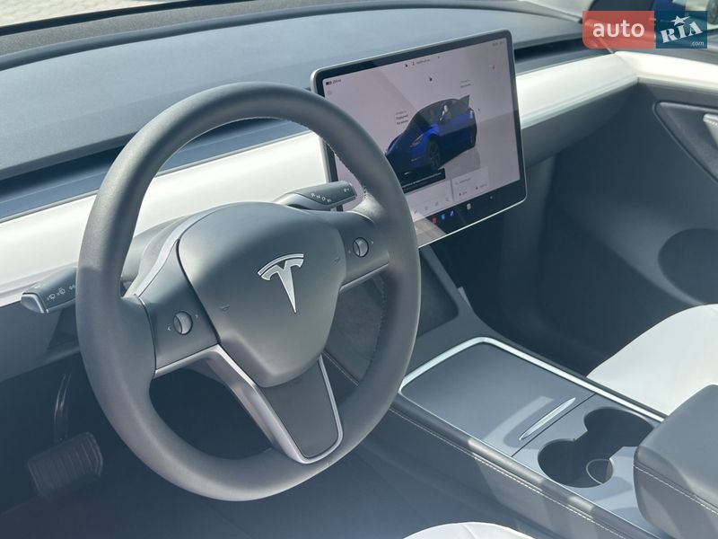 Внедорожник / Кроссовер Tesla Model Y 2024 в Киеве