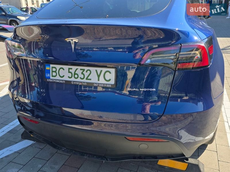 Седан Tesla Model Y 2023 в Львове