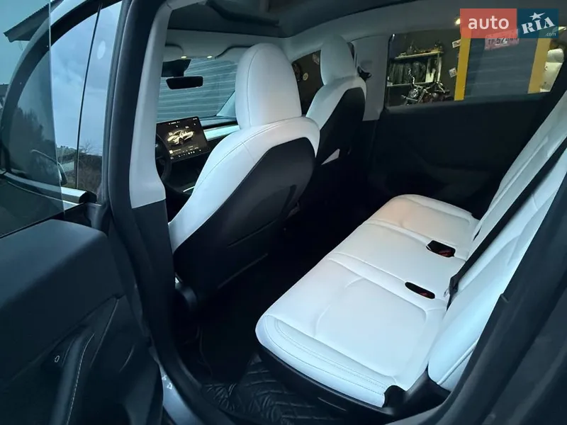 Tesla Model Y 2024 VIN 7SAYGAEE1RF179143 фото оголошення 37 з 78