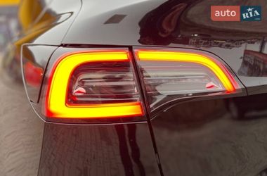 Внедорожник / Кроссовер Tesla Model Y 2024 в Киеве