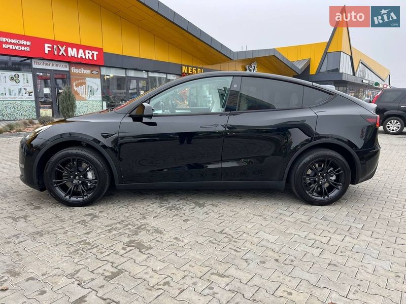 Внедорожник / Кроссовер Tesla Model Y 2024 в Киеве